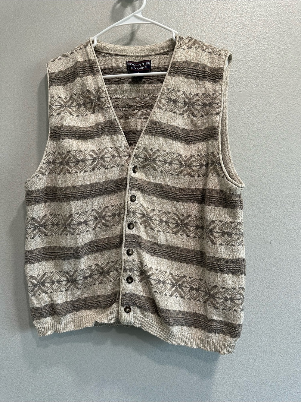 Roundtree & Yorke Neutral Fair Isle Button Vest,men’s large